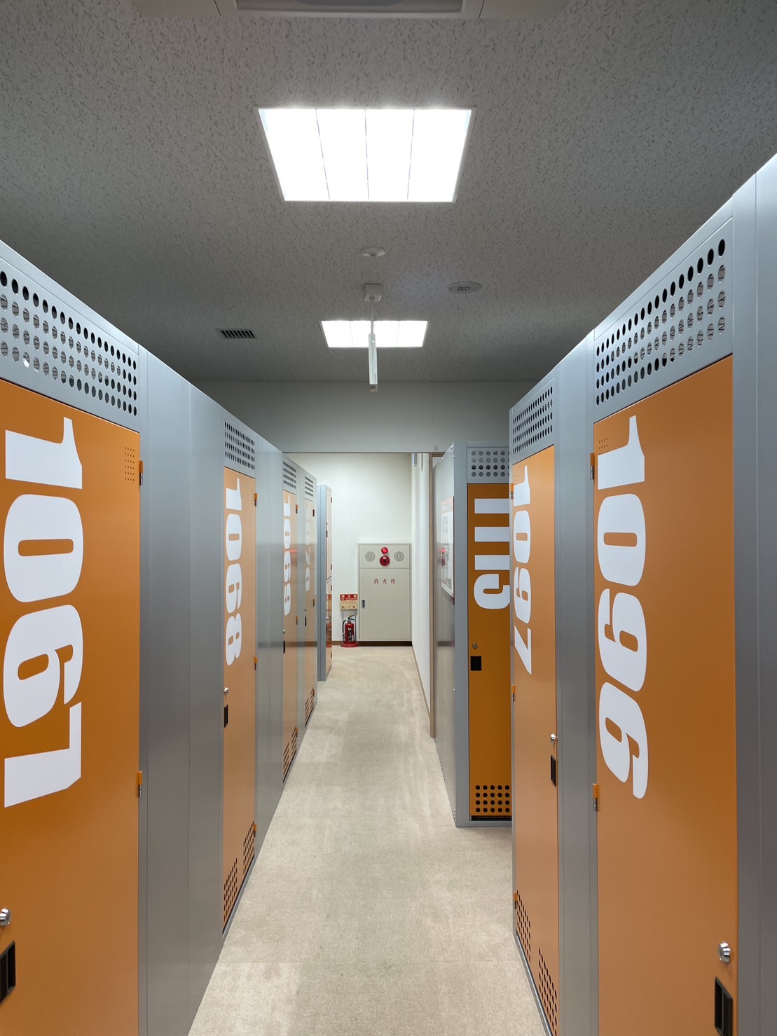 室内1